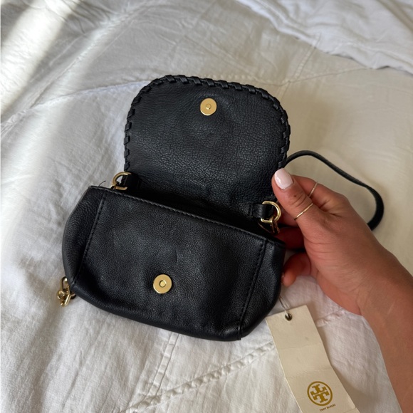 Tory Burch Black and Gold Crossbody Bag with Chain Strap - Picture 8 of 15